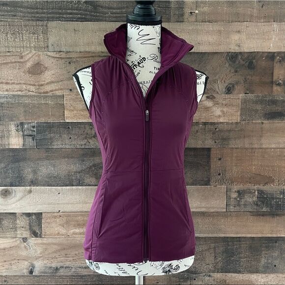 Lululemon Run For Cold Vest Plum Size 2 - Picture 5 of 15